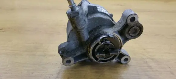 Ford Kuga I Vacuum pump
