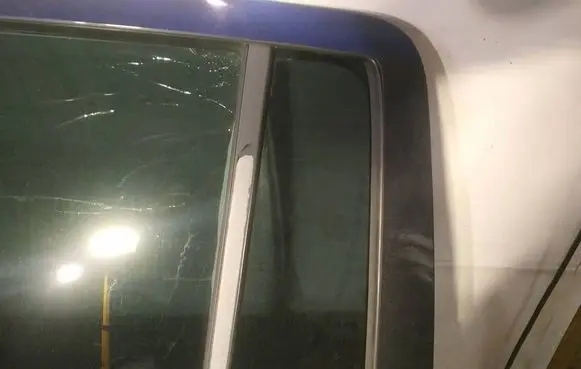Opel Zafira B Rear vent window glass as2