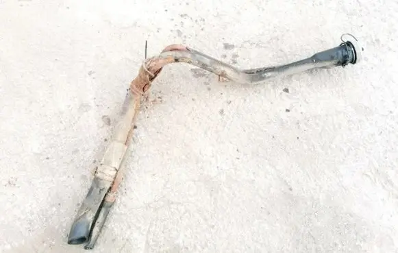 Mazda 3 I Fuel tank filler neck pipe 