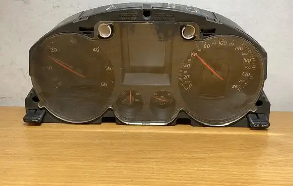 Volkswagen PASSAT B6 Speedometer (instrument cluster) A2C53117394 C3921