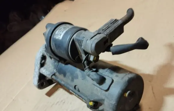 Toyota Avensis T250 Starter motor 8018680 FRS18680
