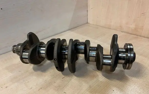 Volkswagen PASSAT B6 Crankshaft 03L105263