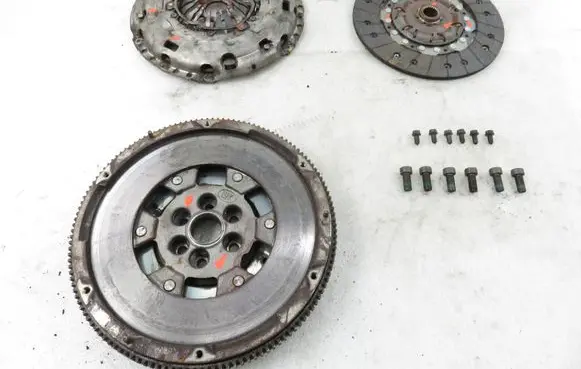 Seat Leon (1P) Dual mass flywheel 415043110 324035510 124035410