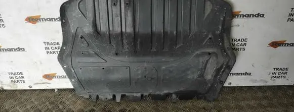 Volkswagen Jetta V Engine splash shield/under tray