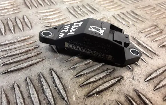 Mercedes-Benz E W211 Airbag deployment crash/impact sensor 0018209326