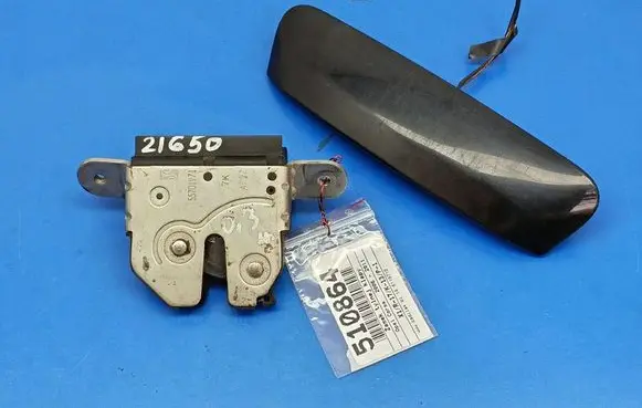 Opel Corsa D Tailgate/trunk/boot lock/catch/latch 55701971