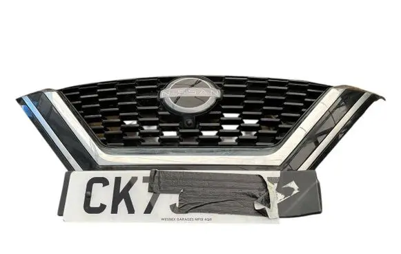 Nissan Qashqai J12 Front bumper upper radiator grill 623106ua