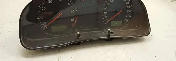 Volkswagen PASSAT B5 Speedometer (instrument cluster) 3B1919880 110008920