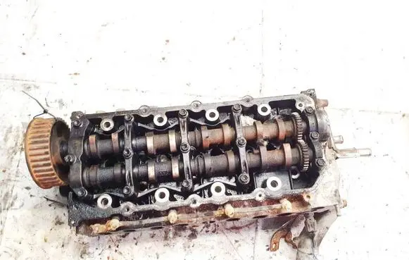 Toyota Avensis T250 Engine head 