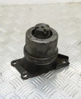 Volkswagen Transporter - Caravelle T5 Engine mount bracket V05006