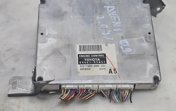 Toyota Avensis T250 Engine control unit/module 8966105A52