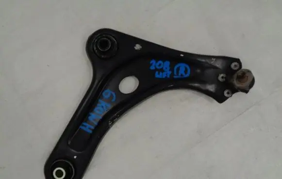 Peugeot 208 Front lower control arm/wishbone