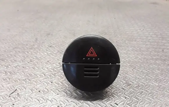 Nissan X-Trail T30 Hazard light switch 