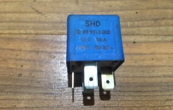 Volkswagen PASSAT B5.5 Other relay 899313000