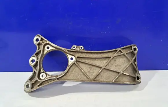 Maserati Ghibli Gearbox mounting bracket 670003632