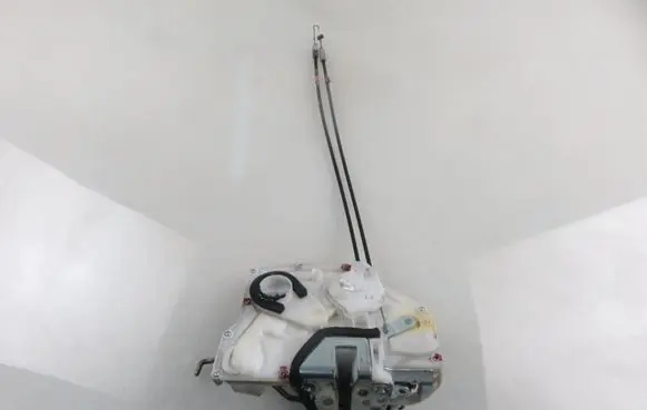 Suzuki SX4 Front door lock