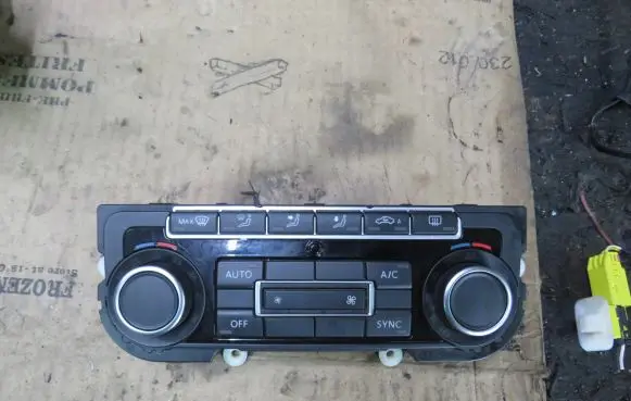 Volkswagen Tiguan Climate control unit 5K0907044GJ