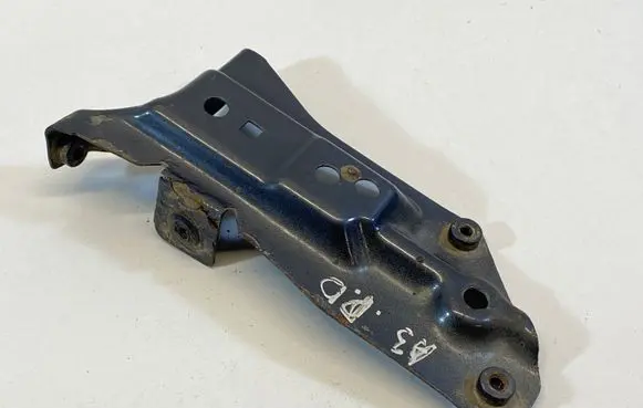 Audi A3 S3 A3 Sportback 8P Fender mounting bracket 8P0821136