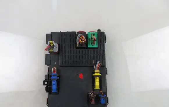 Citroen Xsara Central body control module 16199401 9650913880