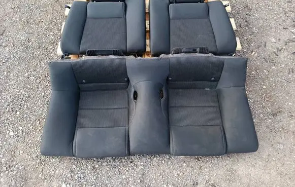 Ford Mustang V Second row seats 