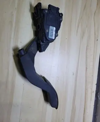 Audi A6 S6 C5 4B Accelerator throttle pedal 8D1721523