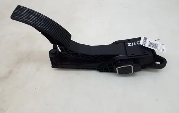 Mercedes-Benz ML W164 Accelerator throttle pedal A1643000104