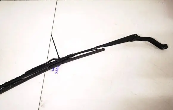 Volvo S40, V40 Front wiper blade arm