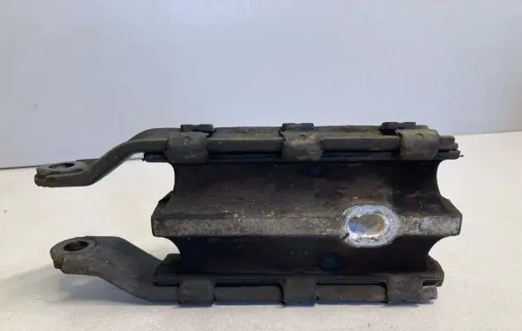 Volvo XC60 Engine mount bracket 8G9N6P082BA