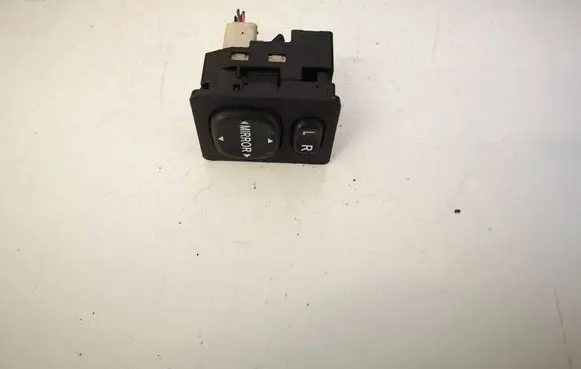 Toyota Corolla Verso AR10 Wing mirror switch 183574
