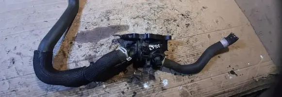 Nissan Qashqai J12 Thermostat housing 16843031436