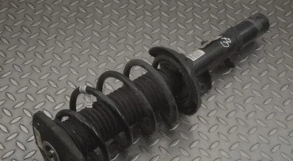 Volvo XC40 Front shock absorber/damper 32246640