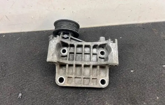 Audi A4 S4 B7 8E 8H Engine mounting bracket 059903143K