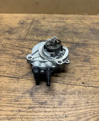 Peugeot 3008 II Vacuum pump 40016750