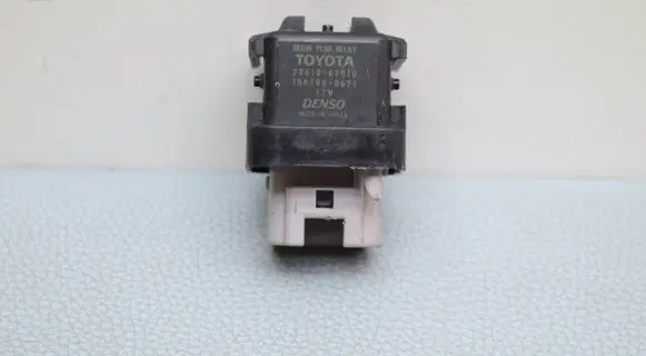 Toyota RAV 4 (XA40) Glow plug pre-heat relay 2861067010