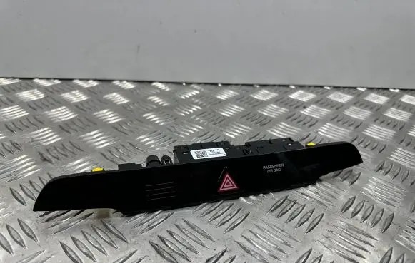 Hyundai Tucson TL Hazard light switch 93700D7800