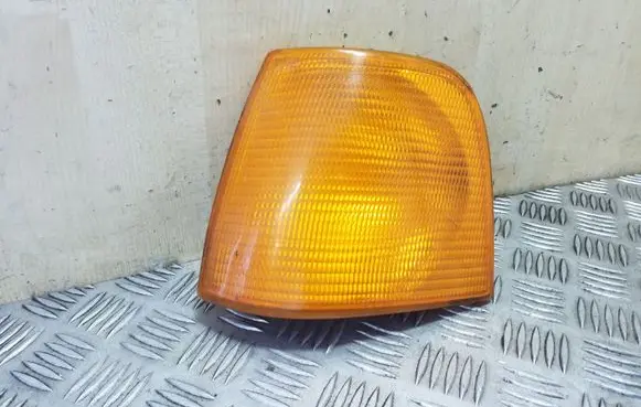 Audi 100 200 5000 C3 Front indicator light 443953049