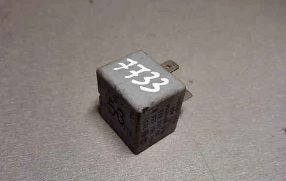 Volkswagen PASSAT B5 Other relay 141951253B 20240072