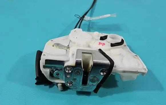 Suzuki SX4 S-Cross Front door lock IMPRK1558780