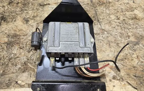 Bentley T2 Battery control module 1697D546