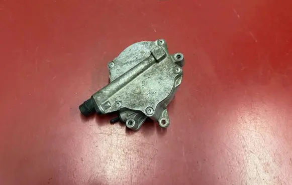 BMW 7 F01 F02 F03 F04 Vacuum pump 8605976 11668605976
