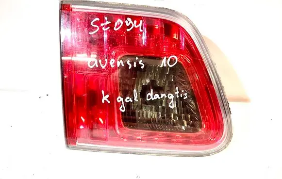 Toyota Avensis T270 Tailgate rear/tail lights