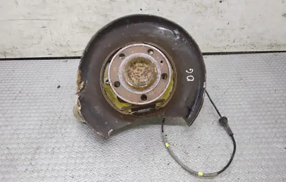 Rear wheel hub spindle/knuckle