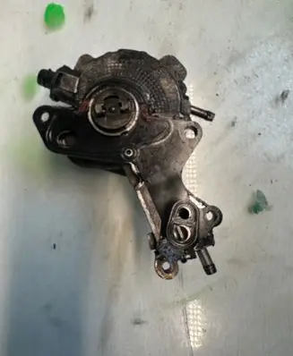 Volkswagen PASSAT B6 Vacuum pump 13321