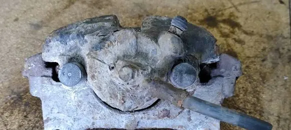 Volkswagen PASSAT B6 Front brake caliper