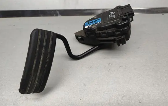 Renault Espace - Grand espace IV Accelerator throttle pedal 8200007513