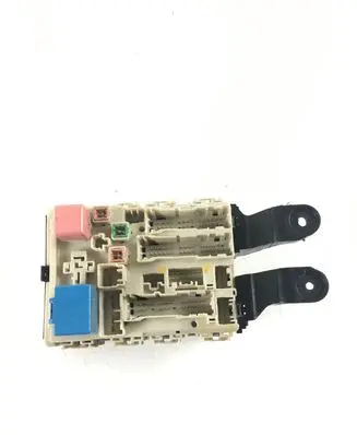Toyota Avensis T270 Fuse module 8273005170C 154210J20