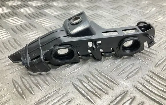 Volkswagen PASSAT B8 Front bumper mounting bracket 3G0807049