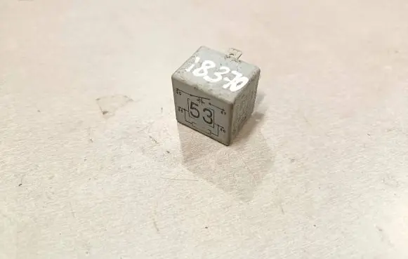 Volkswagen Golf V Other relay 141951253B 20240072