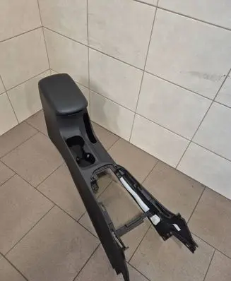 Hyundai i30 Center console 84611G4000