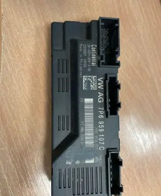Volkswagen Touareg II Tailgate/trunk control unit/module 7P6959107C 7P6959107